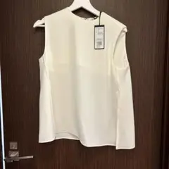 ホワイト ノースリーブ トップス