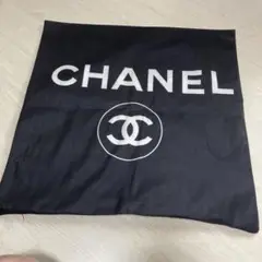 CHANEL 黒 クッションカバー ロゴ入り　ノベルティー