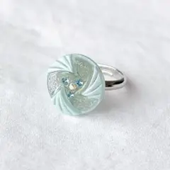 ヴィンテージボタンの指輪　リング　水色　可愛い　かわいい　軽い