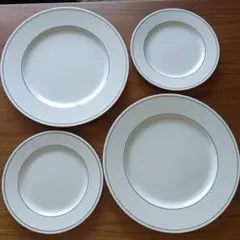 食器セット 4枚 白地 銀色ライン