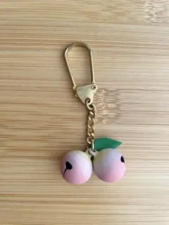 さくらんぼ　キーホルダー　鈴　ピンク
