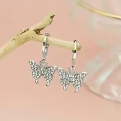 蝶々ピアス