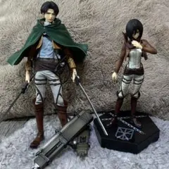 《おまけ付き》進撃の巨人　フィギュア　リヴァイ　立体機動装置　ミカサ