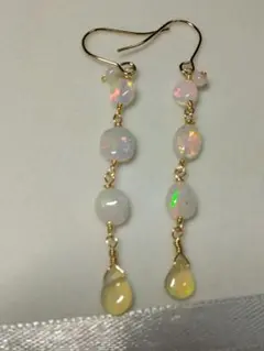 エチオピアオパール、4個つきゆらゆらピアス