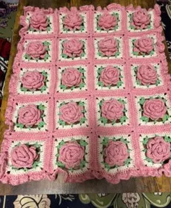 ハンドメイド バラモチーフのブランケット グラニースクエア