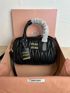 miu miu ブラック ショルダーバッグ