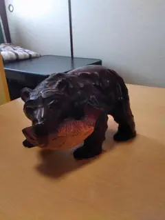 木製クマの立体オブジェ 魚付き