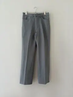 グレー スラックス