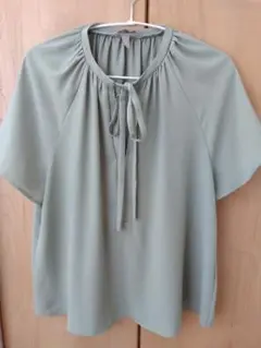 美品H&M リボン付きブラウス