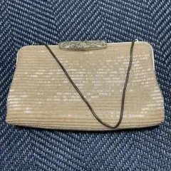 ベージュ クラッチバッグ 装飾的なクラスプ