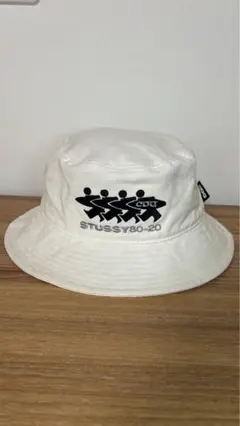 STUSSY ✖️ CDGコムデギャルソン　Wネーム　バケットハット アイボリー STUSSY ✖️ CDGコムデギャルソン Wネーム バケットハット