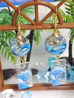クリアブルー、荒波でジャンプする海のイルカの風鈴ビアス☆彡