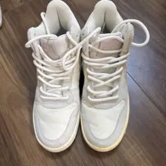 NIKE ホワイト ハイカットスニーカー