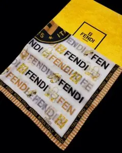 美品フェンディハンカチ