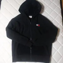 TOMMY JEANS ブラック フルジップパーカー
