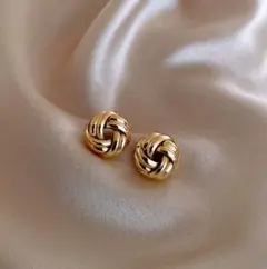 ピアス　プレゼント　ゴールド　人気 ♥️新商品♥️おしゃれ　海外　レディース