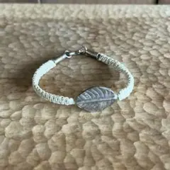 リーフモチーフブレスレット 麻紐