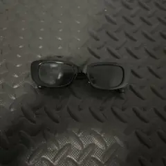 スクエア型 ダークグレー サングラス