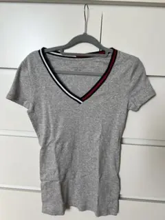 Tommy Hilfiger グレー Vネック Tシャツ XS