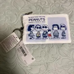 PEANUTS キャラクター パスポーチリール付き新品