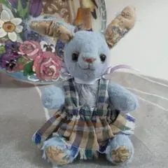 青いウサギさん