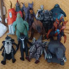 ウルトラマンシリーズ 怪獣フィギュア 13体セット　②