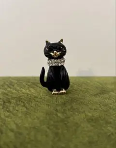 レトロな黒猫のブローチ