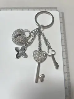 シルバーキラキラストーン、花、ハート型、鍵のチャームキーホルダー、バックチャーム