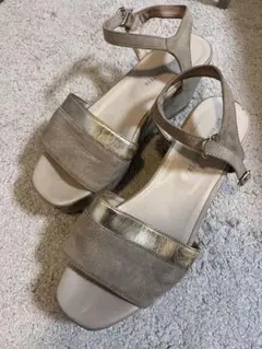 厚底サンダル　ベージュ
