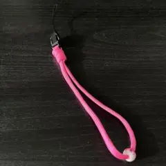 ピンク パラコード　ハンドストラップ　ハンドメイド　シンプル