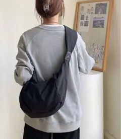 ショルダーバッグ　軽量　2way シンプル　黒　ファスナー付き　ユニセックス