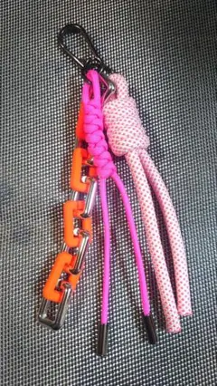 ハンドメイド　パラコード　バックチャーム　じゃらじゃらキーホルダー　カラフル