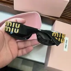 Miu Miu ブラック キャットアイ サングラス