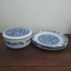 蓋付き小鉢×1個と小皿×２枚