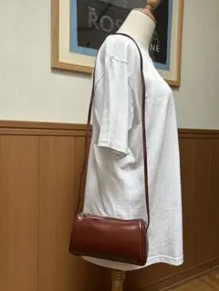 【新品未使用‼️美品‼️ブラウン‼️ショルダーバッグ‼️】ファスナー付き‼️タグ付き‼️皮‼️