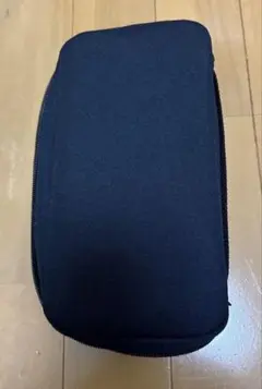 無印良品　黒いジッパー付きマルチケース