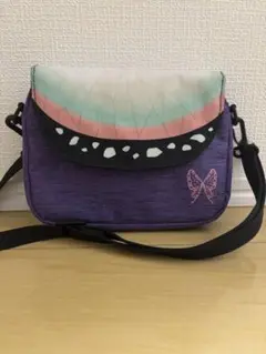 鬼滅の刃　胡蝶しのぶバック セットで缶バッジ、カード、キーホルダー、ヘアゴム