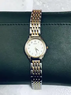 SEIKO クォーツ　V701-2C10 レディース　腕時計 (W99)