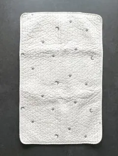 おむつ替えマット イブル　星と月デザイン 防水 69×42cm
