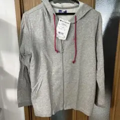 新品タグ付き　チャンピオン　パーカー