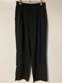 黒のストレートスラックス ゴムウエスト