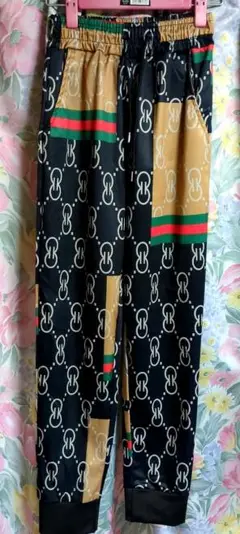 グラフィックパターン ジョガーパンツ
