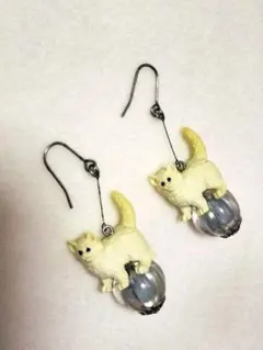 サイコノマチコ　ハンドメイド 猫フィギュア フックピアス