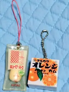マルカワ オレンジフーセンガムと キューピーハーフ(非売品)のストラップ
