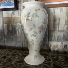 ウェッジウッド 花瓶 ローズヒップ