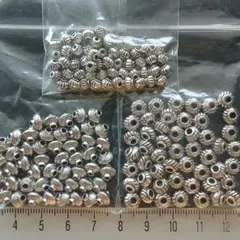 メタルパーツ。アンティークシルバー。それぞれ５０こ。３種類。