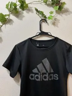 adidas 黒 Tシャツ