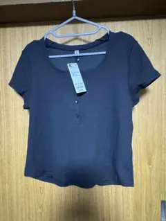 タグ付き！未使用　GU ダークグレー ボタン付き Tシャツ XL