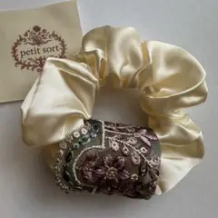 【2点ご購入で1000円】インド刺繍リボンシュシュ No.591
