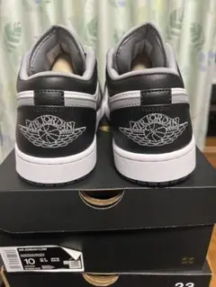 Air Jordan 1 Low ブラック/ホワイト/グレー 10